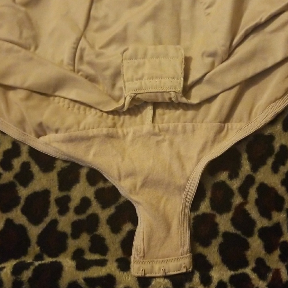 Spanks - Picture 4 of 4